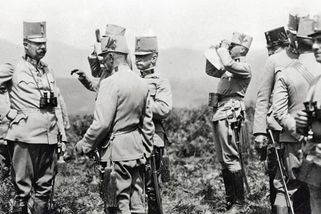 Češi, kteří bojovali za císaře: zapomenutí důstojníci první světové války - Médium.cz
